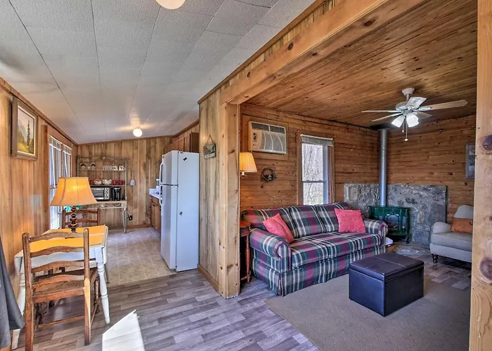 Secluded Ridgetop Hideaway With Valley Views!