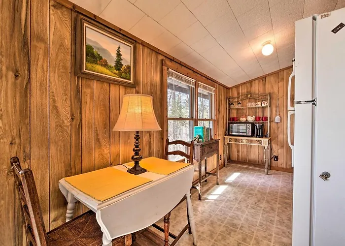 Secluded Ridgetop Hideaway With Valley Views!