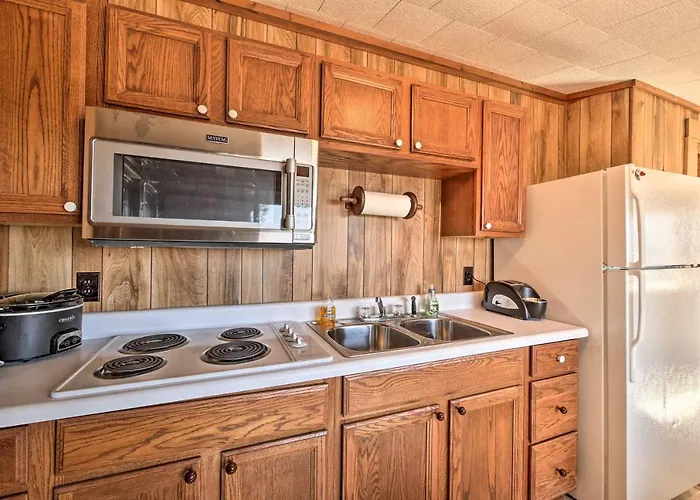 Secluded Ridgetop Hideaway With Valley Views!