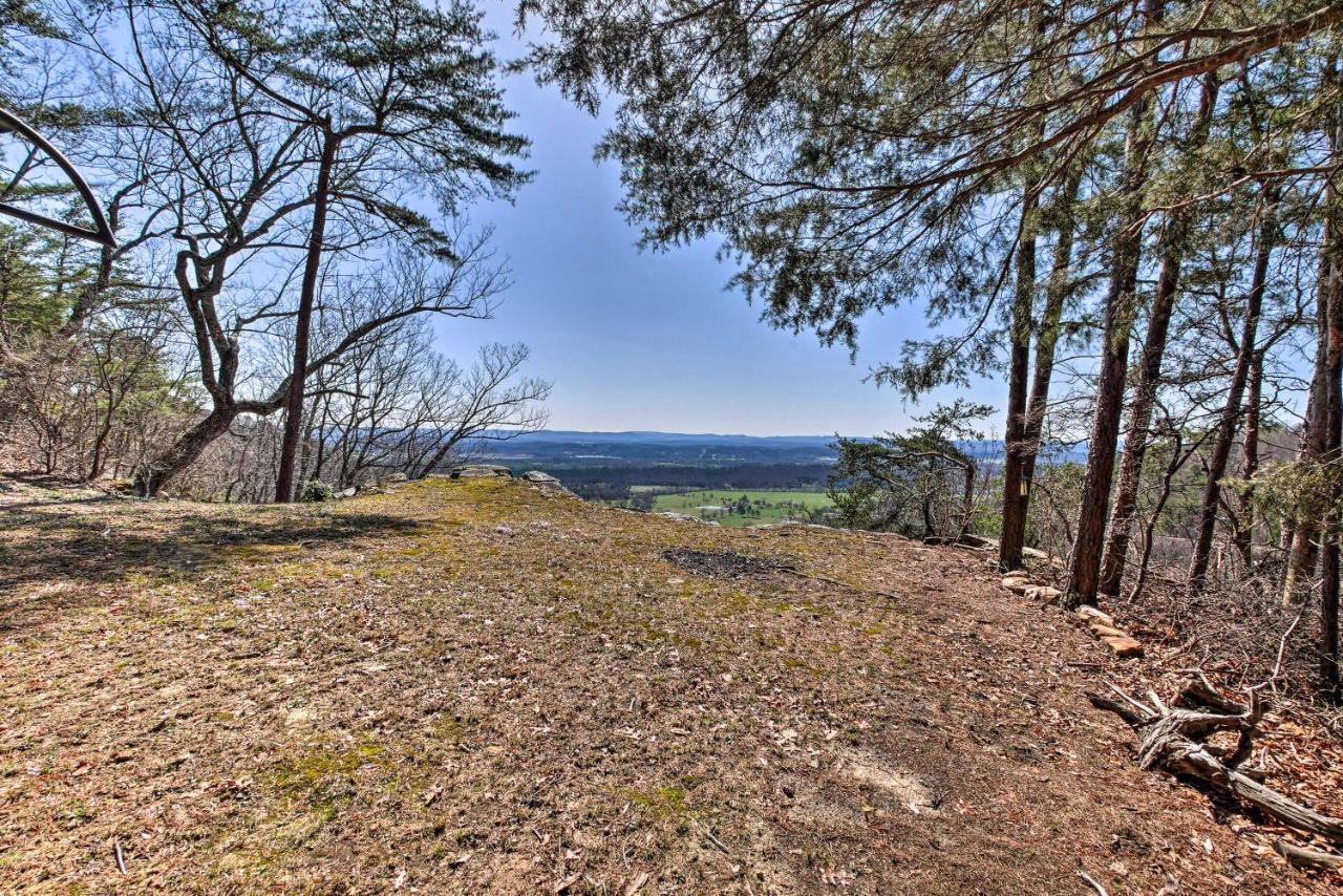 Secluded Ridgetop Hideaway With Valley Views! Menlo